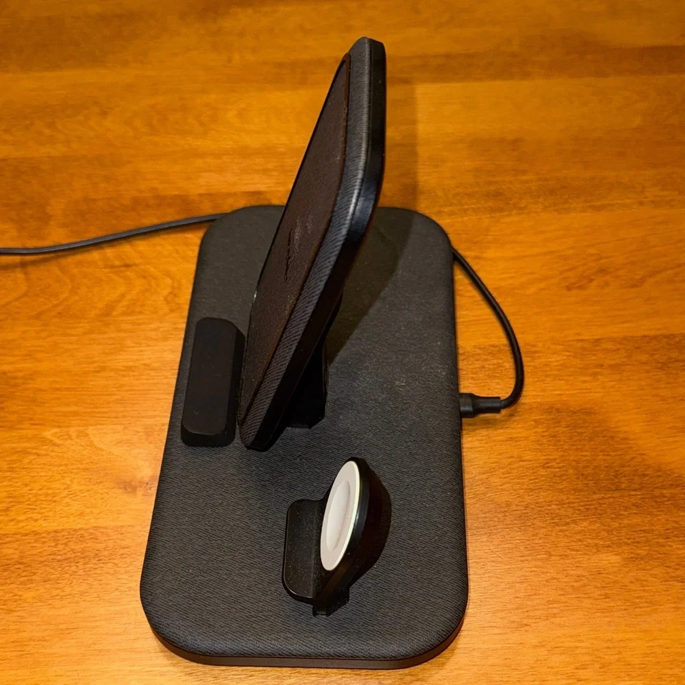 Mophie Dual Wireless Charging Pad in Dark Gray